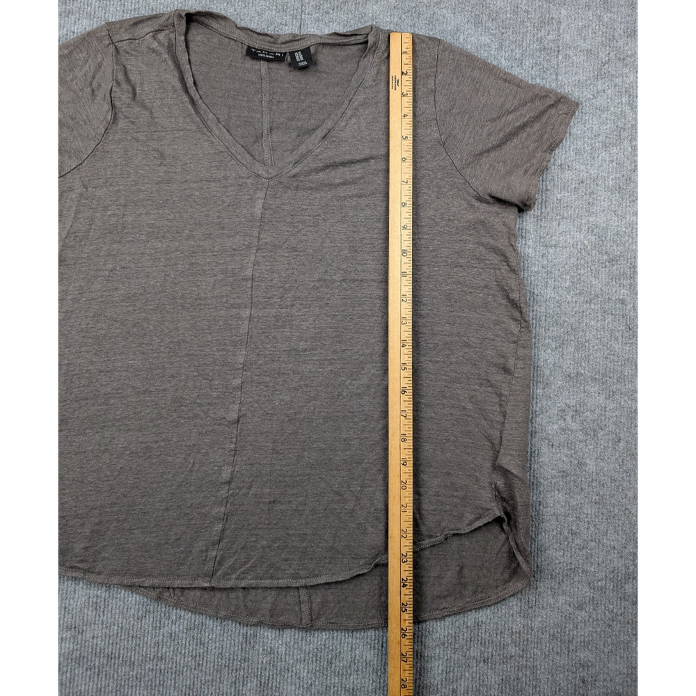 Tahari Short Sleeve V-Neck Tee in Taupe - Picture 3 of 11